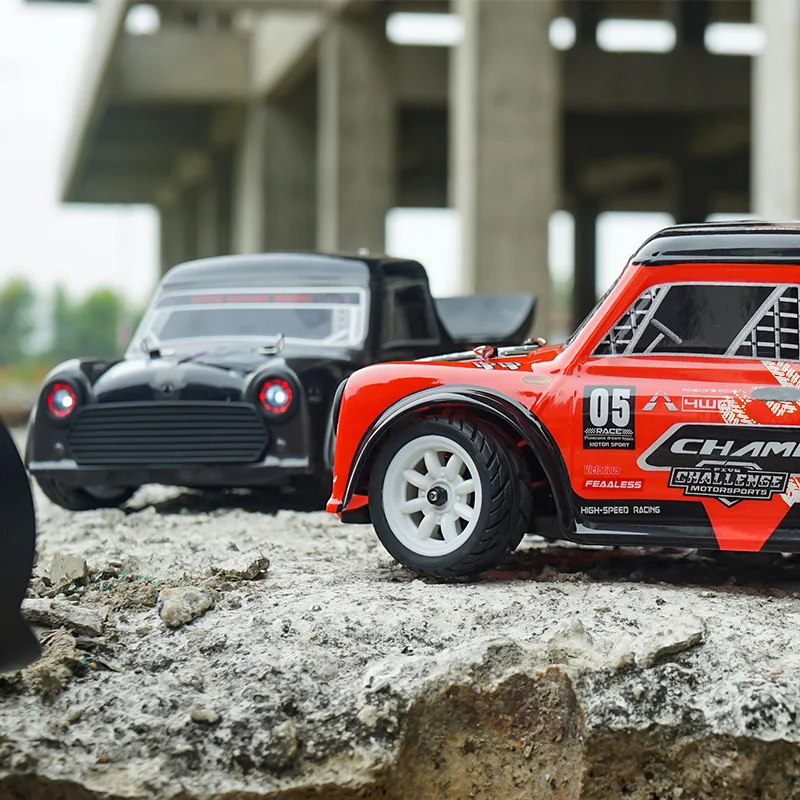 1/16 Масштаб RC 2 4G 4WD гоночный дрейф автомобиль с дистанционным управлением гусеничный