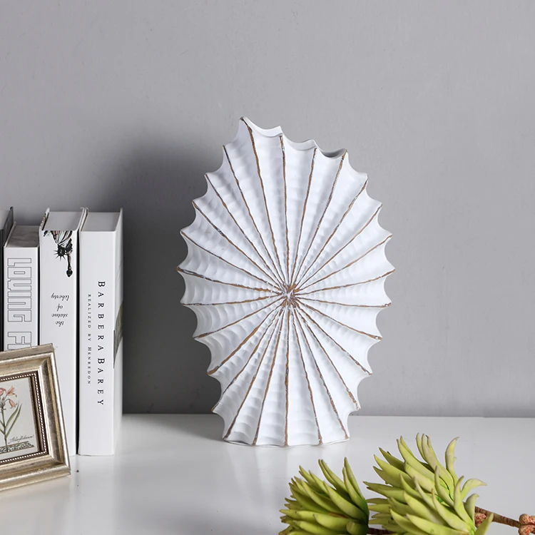 Creative Design Relief Surface Art Decoration Vintage Resin Flower Vase for Wedding Decor