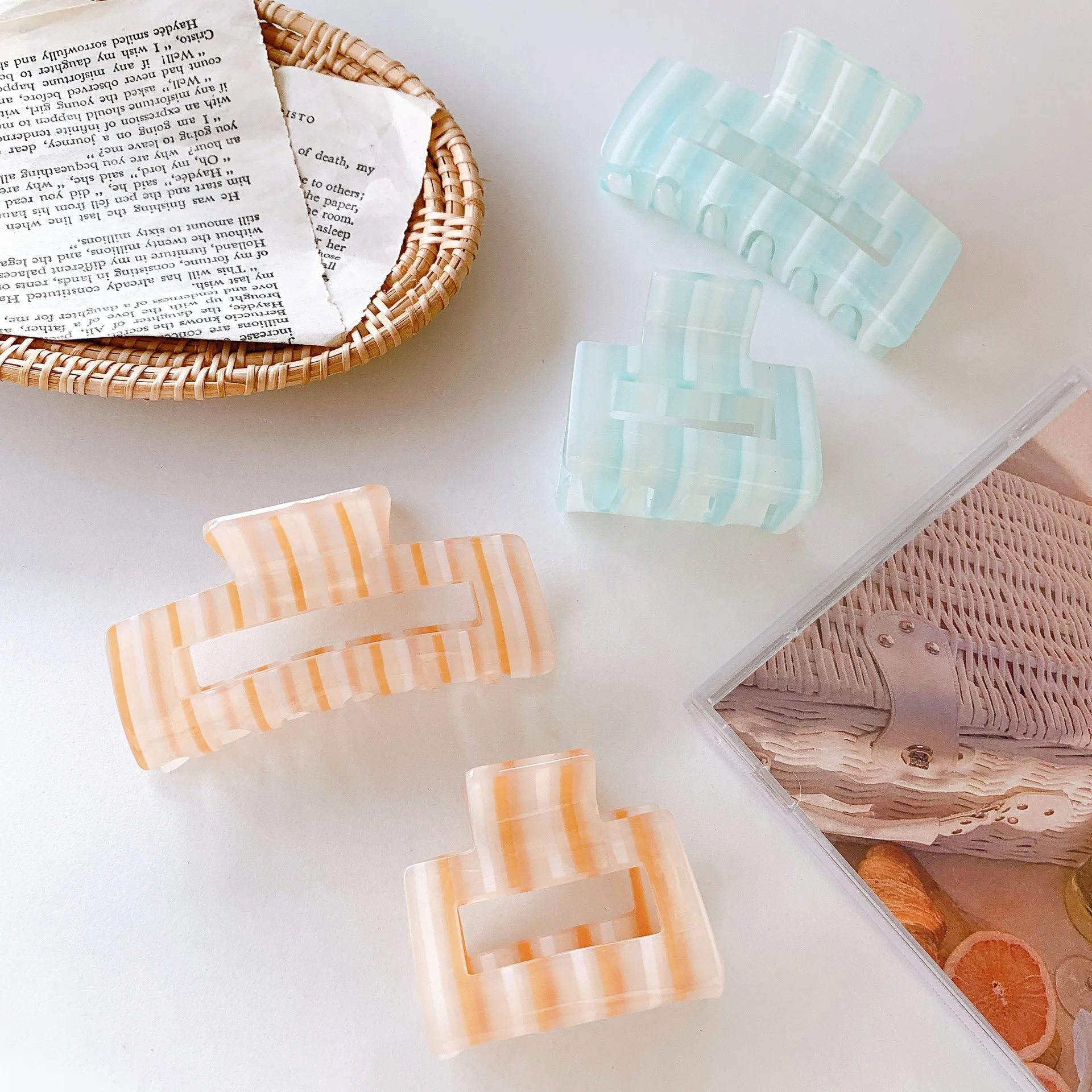 2022 Spring Strip Acrylic Fancy Items Hair Clips Blue Green Hair Claw Clips for Women