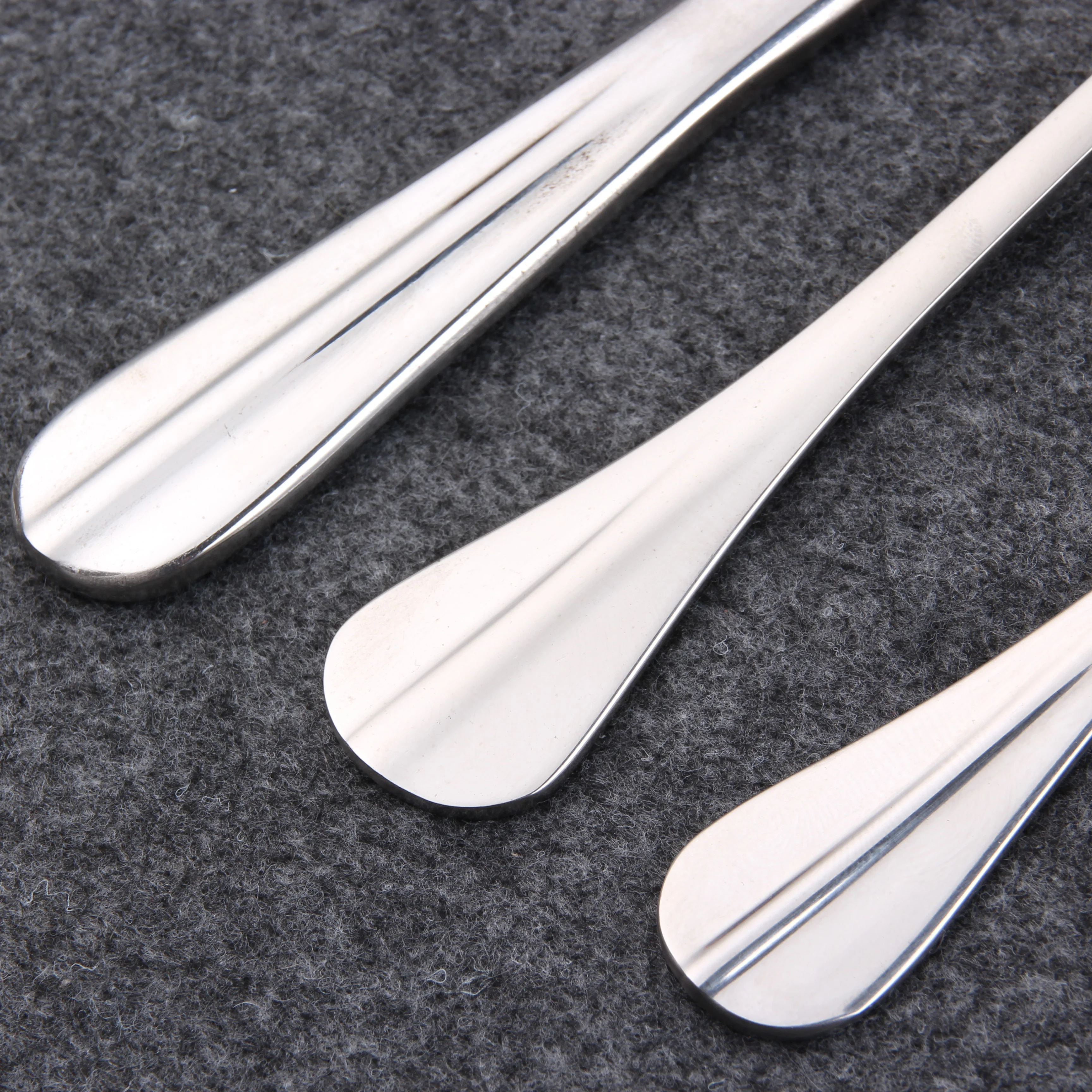 Durable silver color stainless steel cutlery and flatware set for wedding gift and kitchen spoon set/fork set