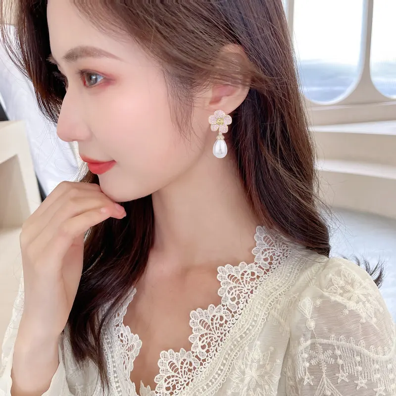 Fashion Jewelry Earrings Luxury Elegant Cubic Zirconia Flower Pearl Dangle Earrings for Women