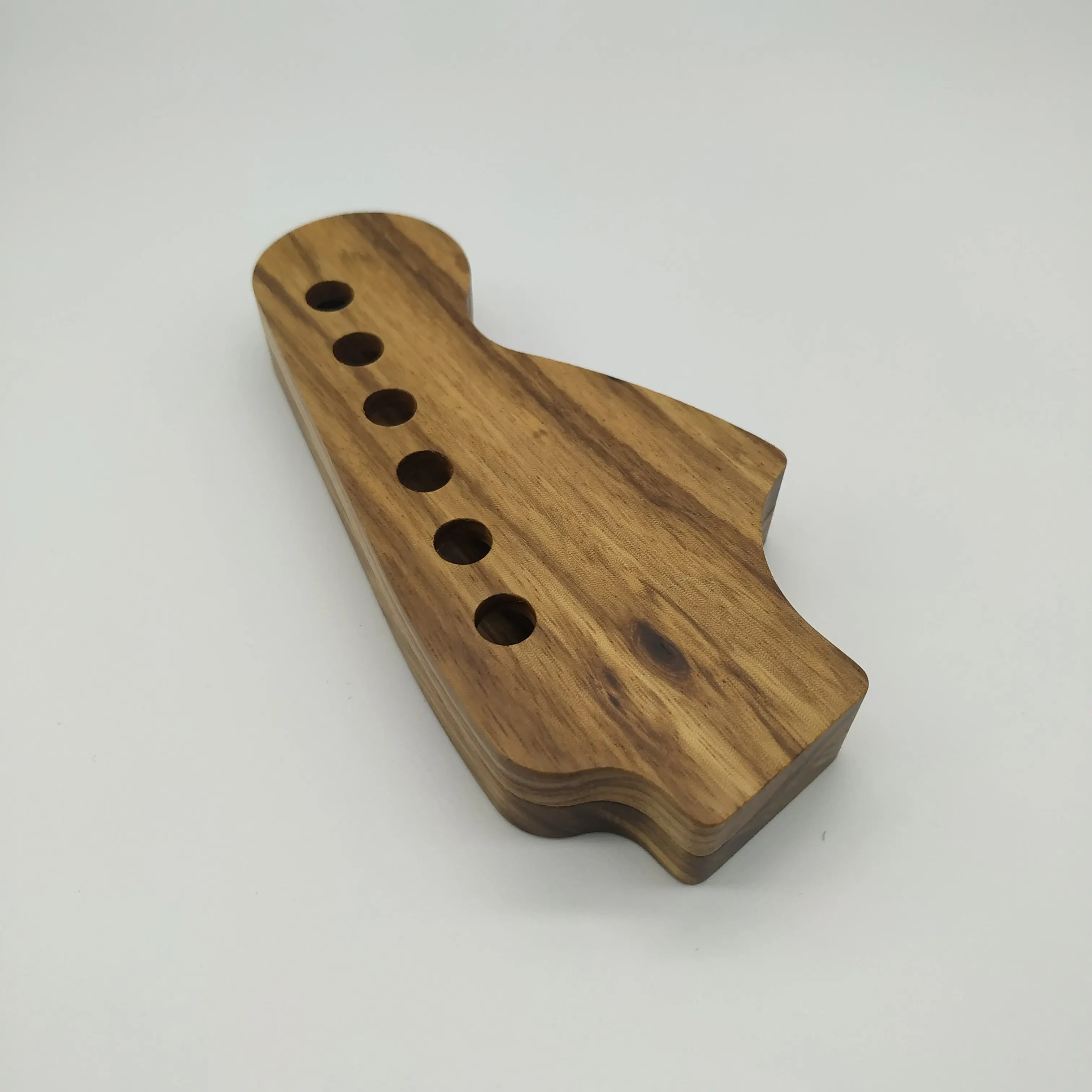 
New design factory direct sale can be customized Spade solid wood guitar/ Bass pick box 