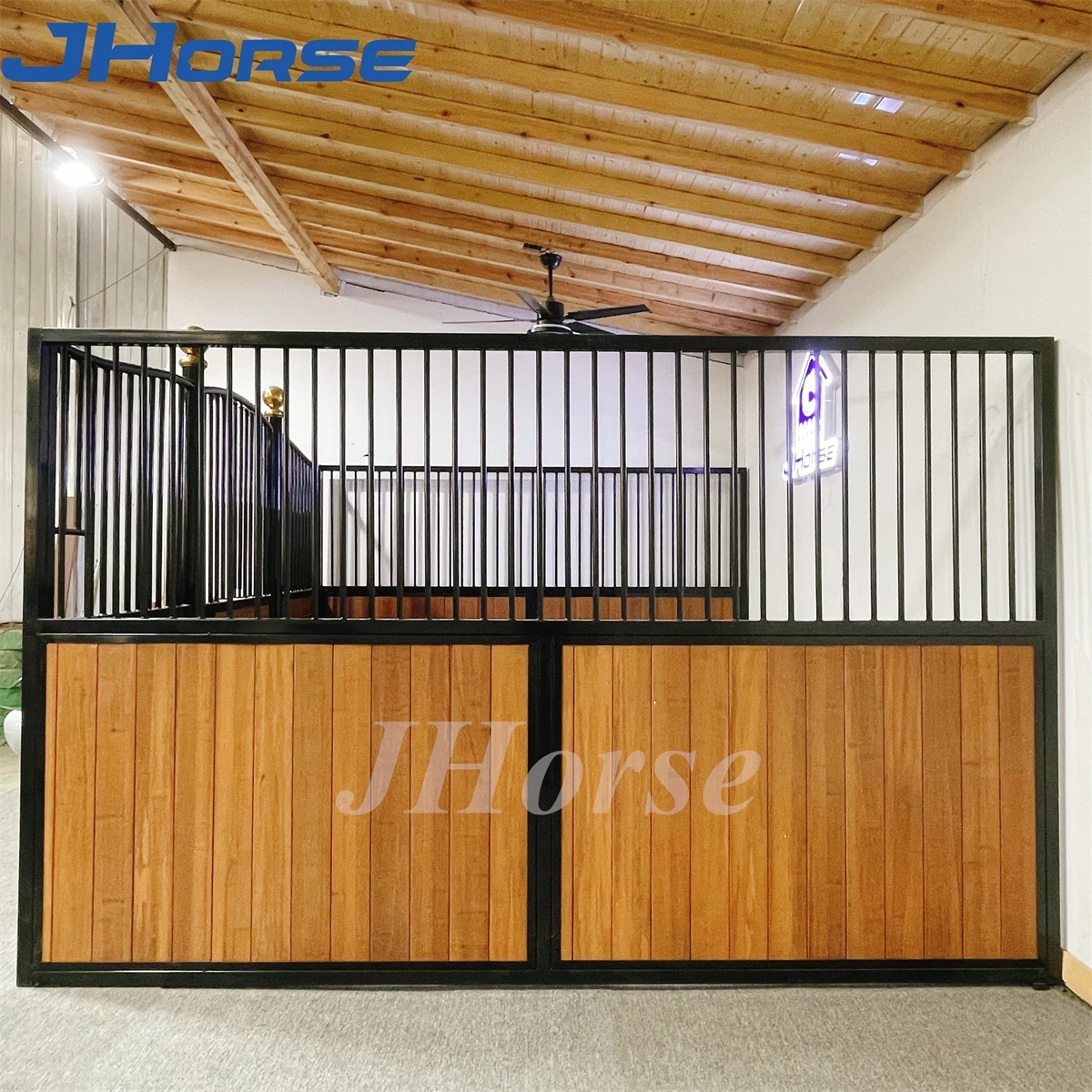 Swing Door Timber Mobile Bamboo Steel Frame Horse Stable With Roof Corner Post