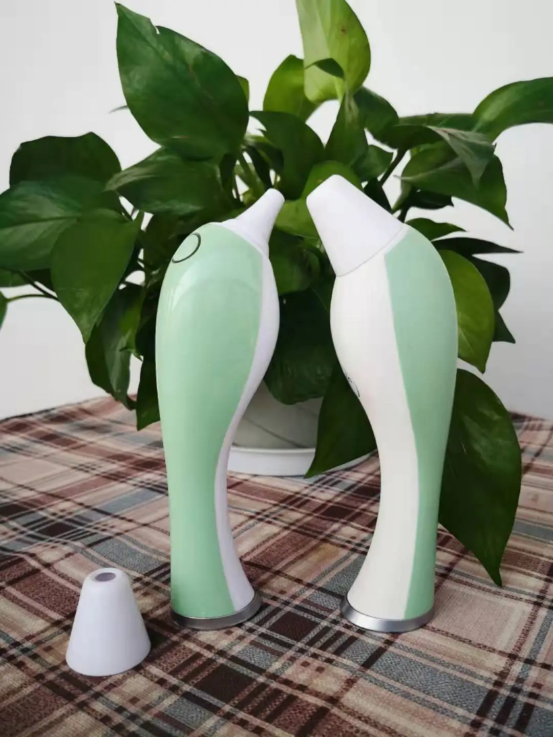 
Minttihealth CE ear type thermometer digital infared thermometer ear thermometer blue tooth 