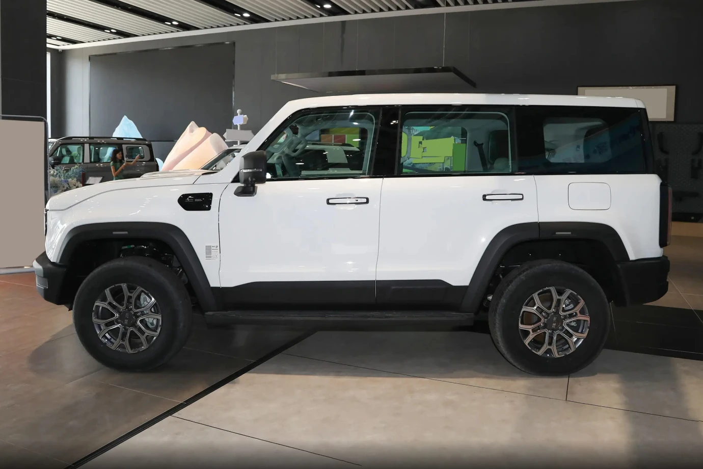 New Beijing Gas/Petrol SUV China BAIC BJ40 4x4 diesel 5 Seats Excellent Performance in Bad Road
