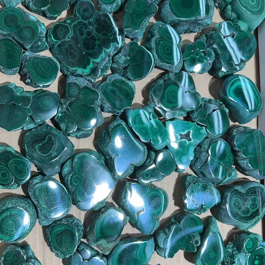 High Quality Green Malachite Slab Carved Nature Crystal Diamond in Free Form Feng Shui Style for Love-Themed Gift