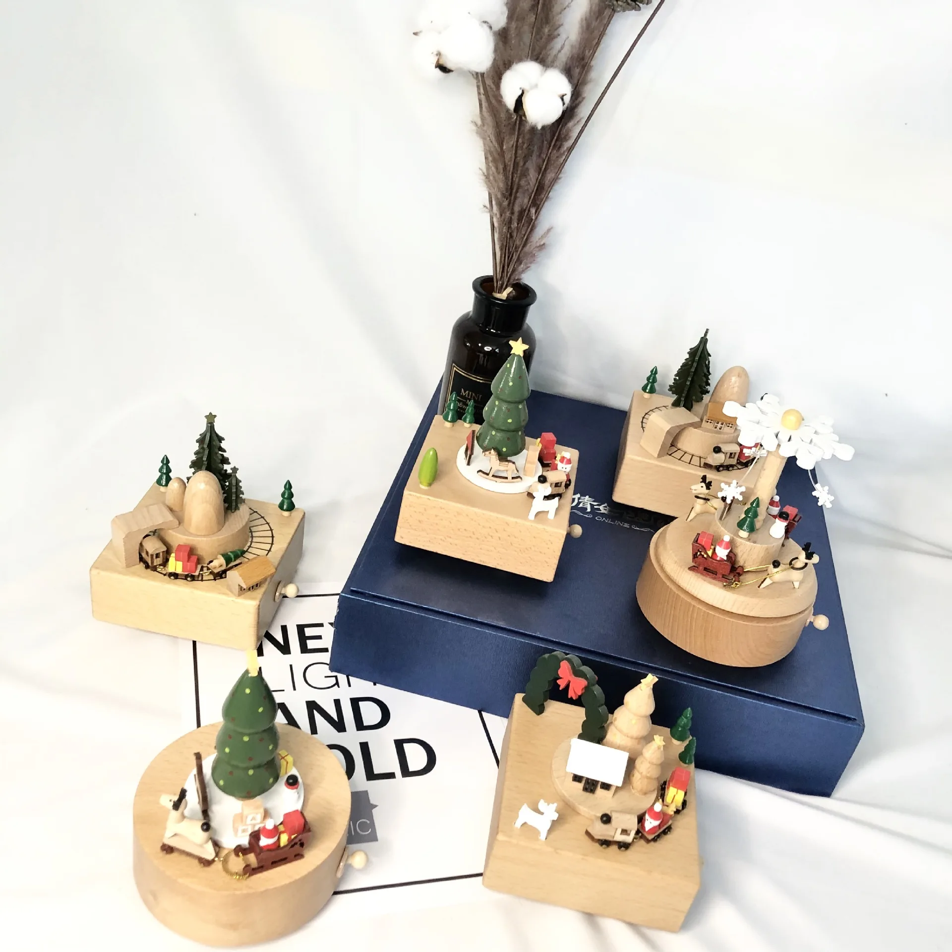 New popular high quality wooden crafts Christmas decorations Christmas tree music box