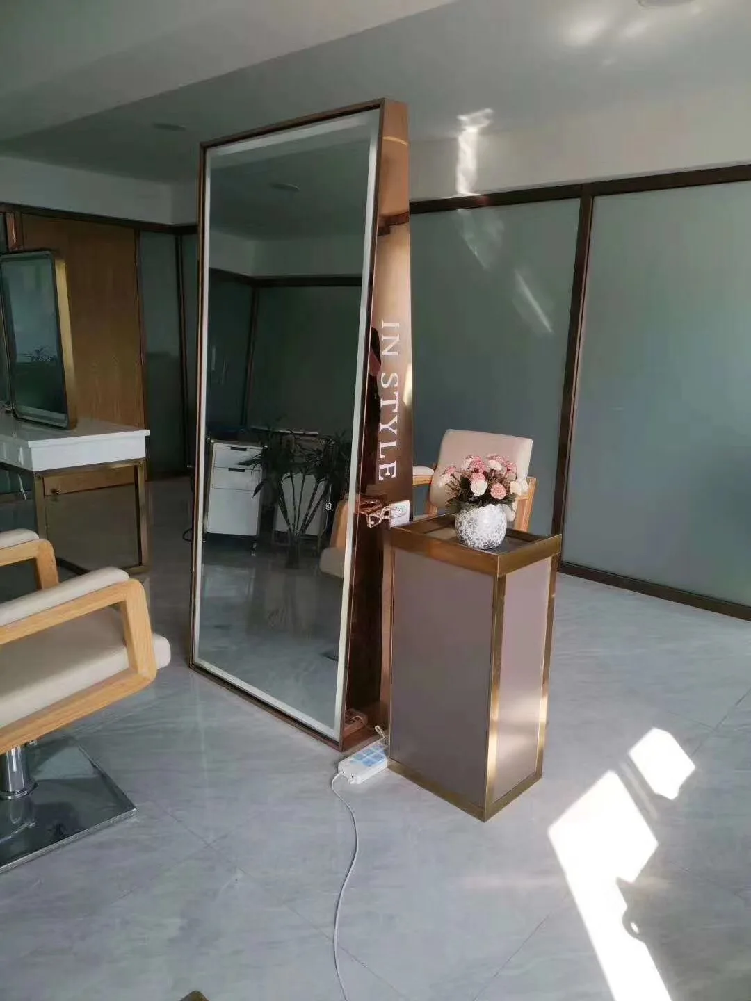 Desktop Beauty Led Light Illuminated Haircut Salon Mirror For Barber Shop