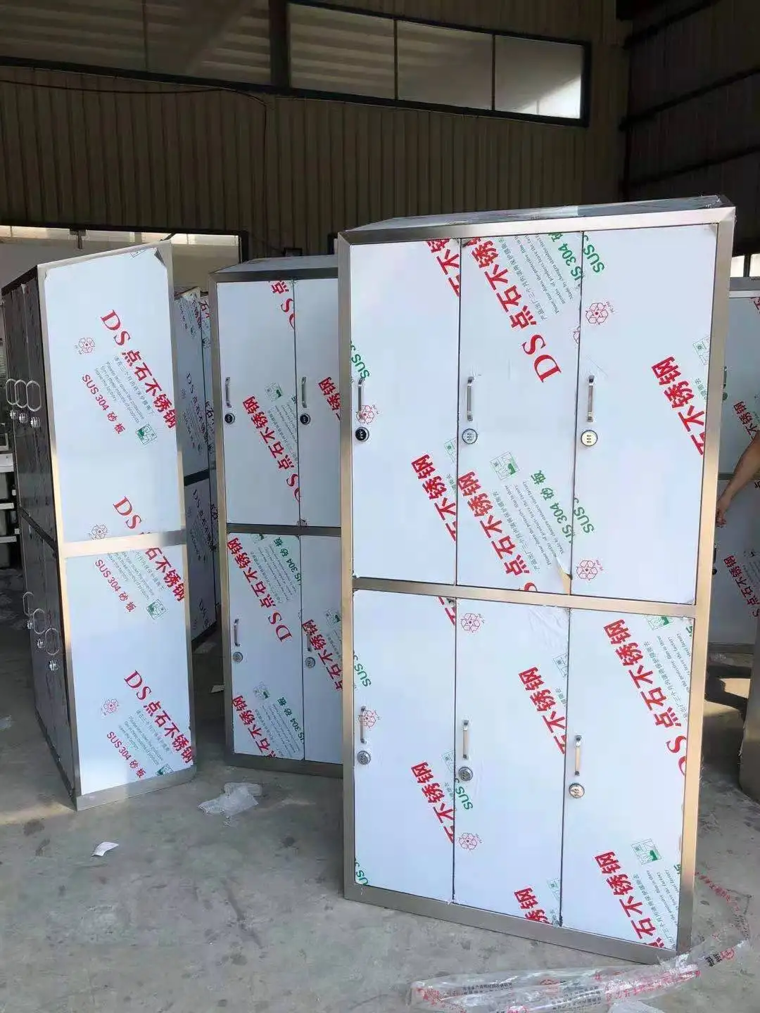 Customized Stainless Steel Foot Operated Sink With Four Door Outdoor Storage Locker Waterproof Metal Cabinet