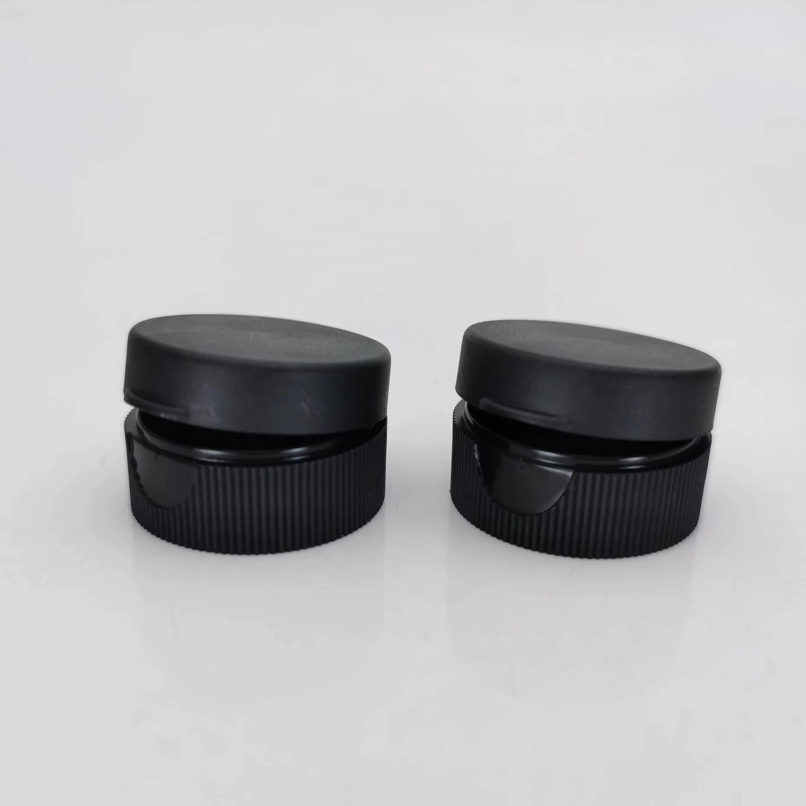 Toiletry product flip cap 28/400 matte top cover for cosmetic packing PP plastic flip top cap