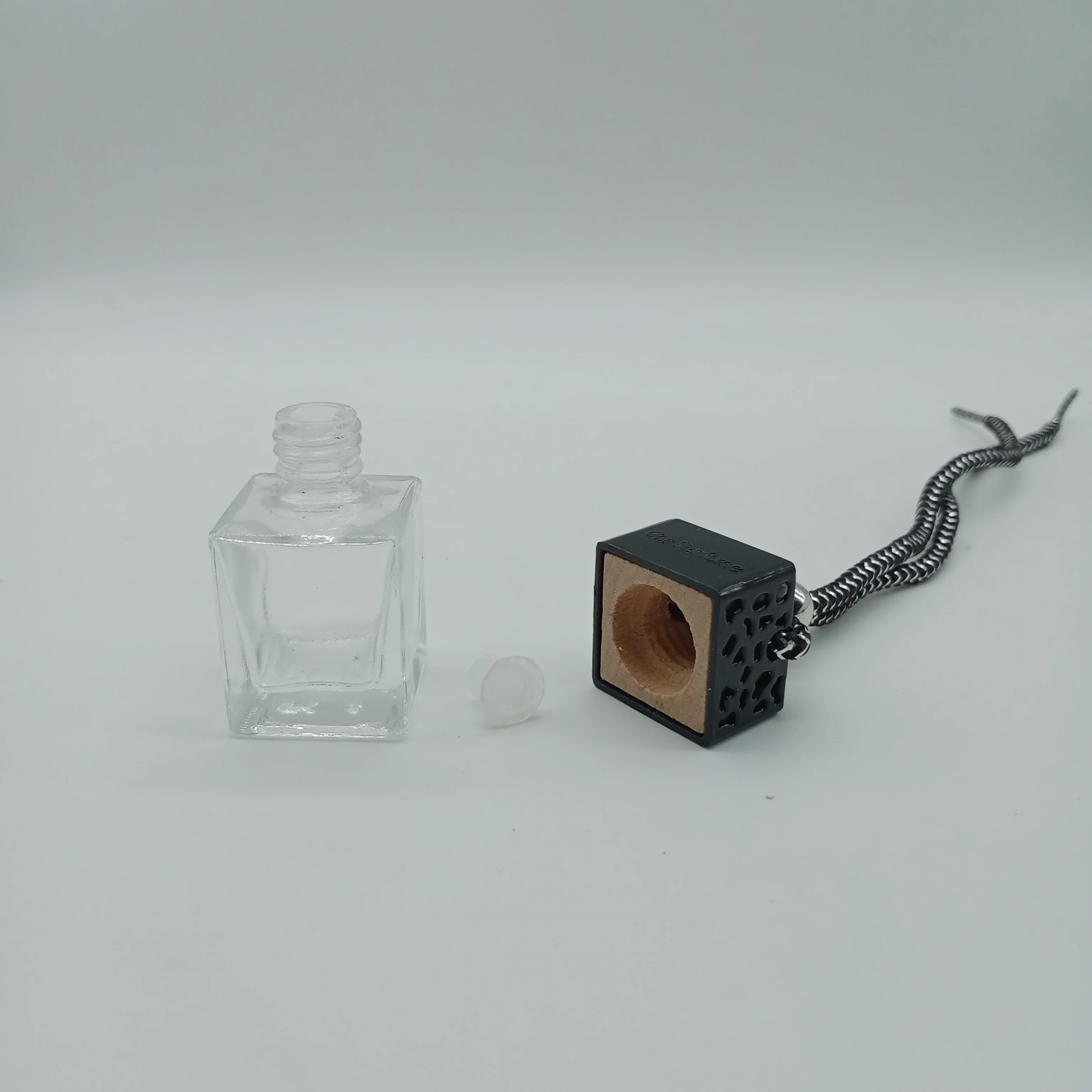 Wholesale 5ml Glass Car Diffuser Bottle Wood Hanging Square Car Perfume Polished Surface Essential Oils Cream Serum Flat Oil