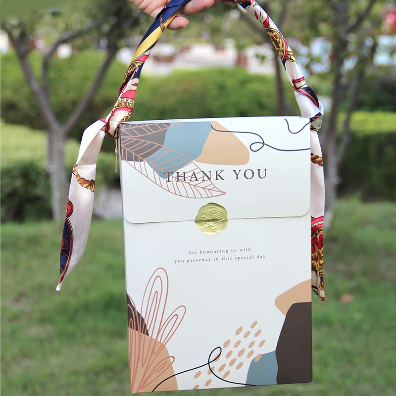 Wholesale Paper Cake Box Custom Bakery Cake Donuts And Cookie Doughnut Box With Insert