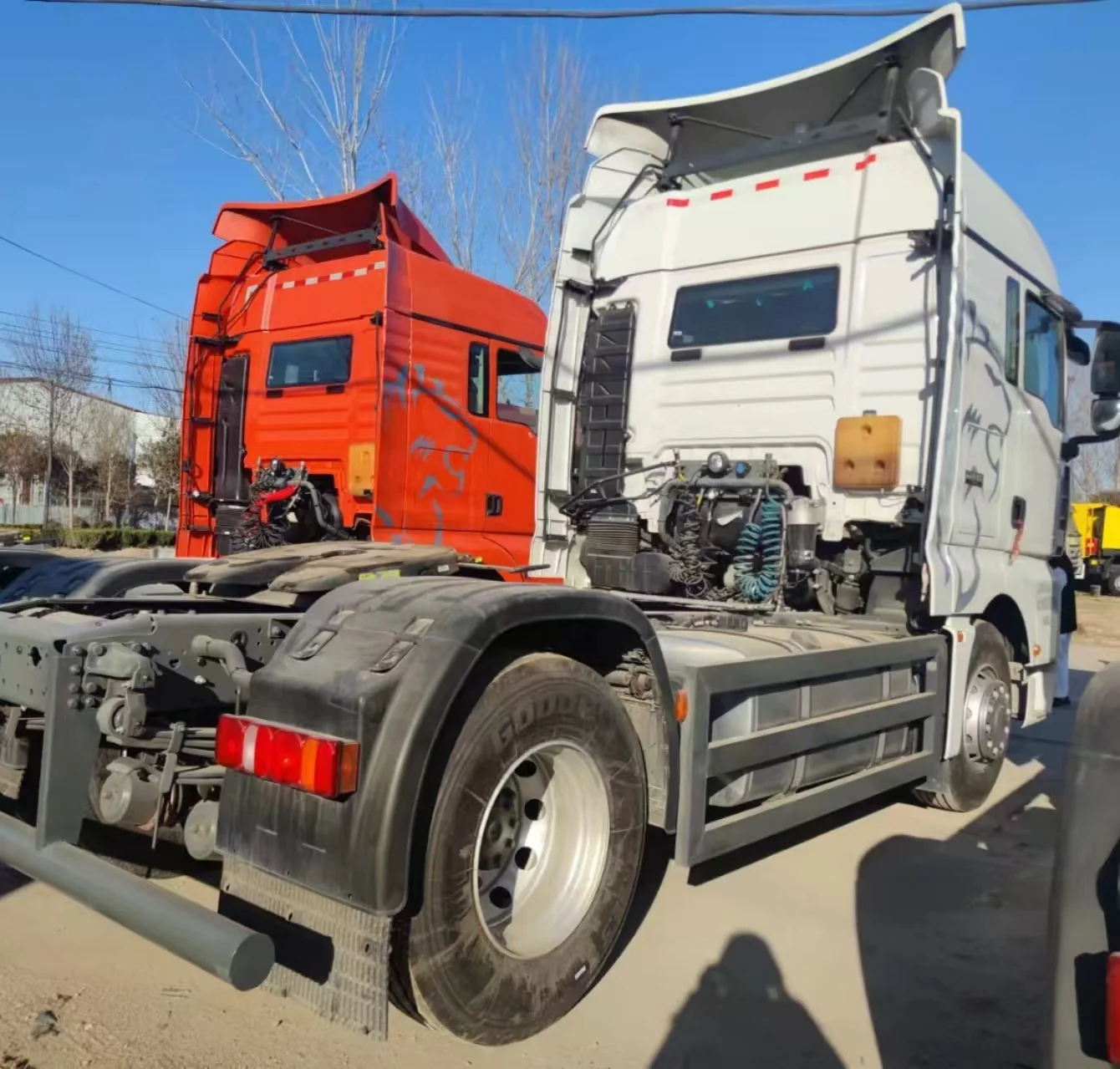 Прямые продажи с завода бутик подержанных автомобилей Sinotruck Shantou Deka 440 лошадиных сил евро три выбросов тягач 4x2