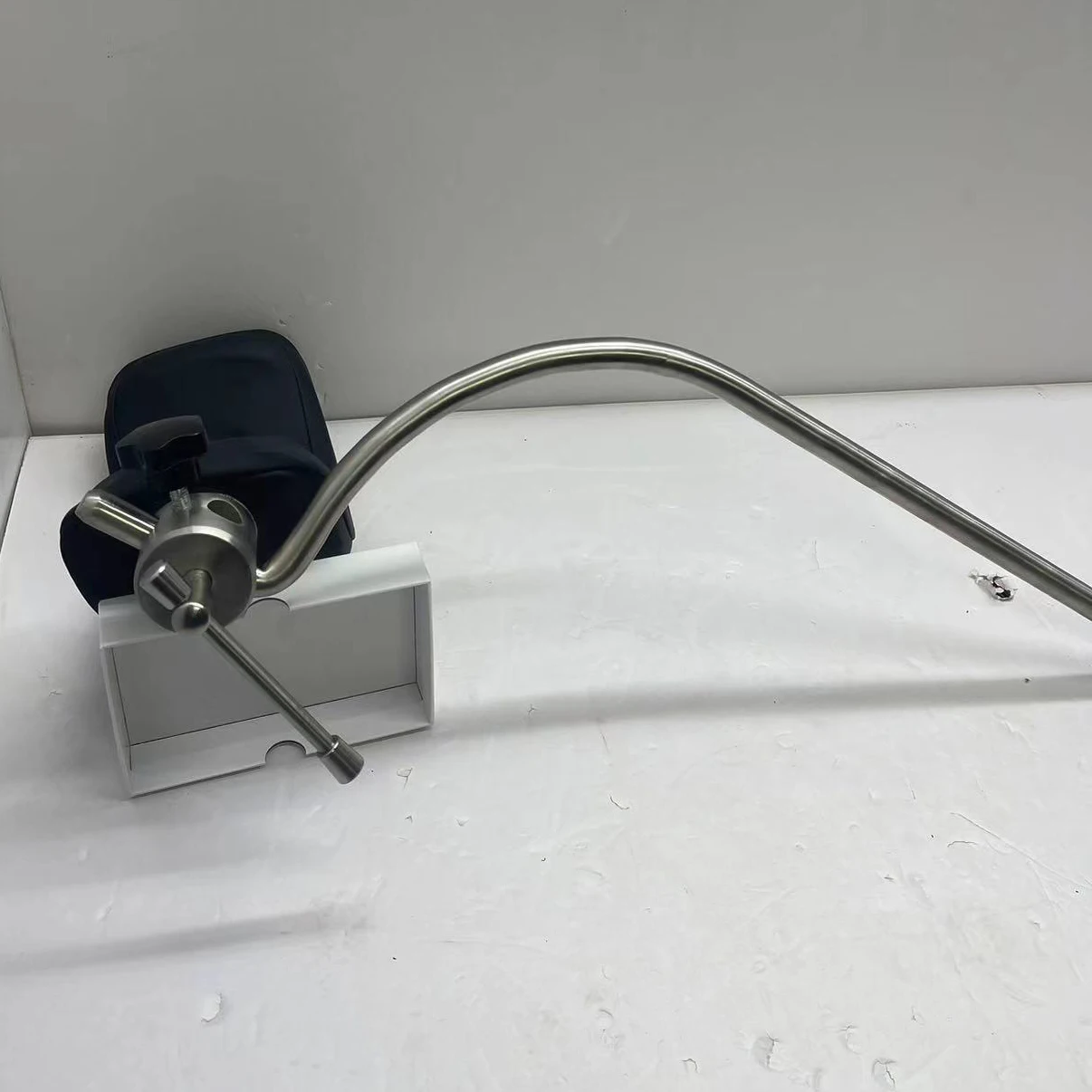 Hospital surgical leg rest support gynecological operating device table knee joint leg holder