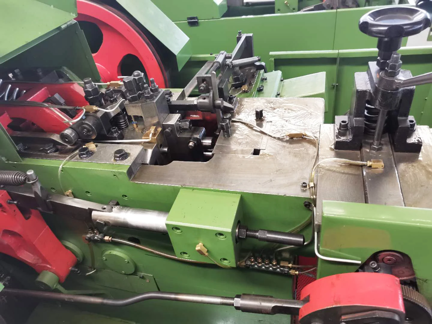 Заводская цена, машина для изготовления винтов, машина для холодной заточки болтов и гаек