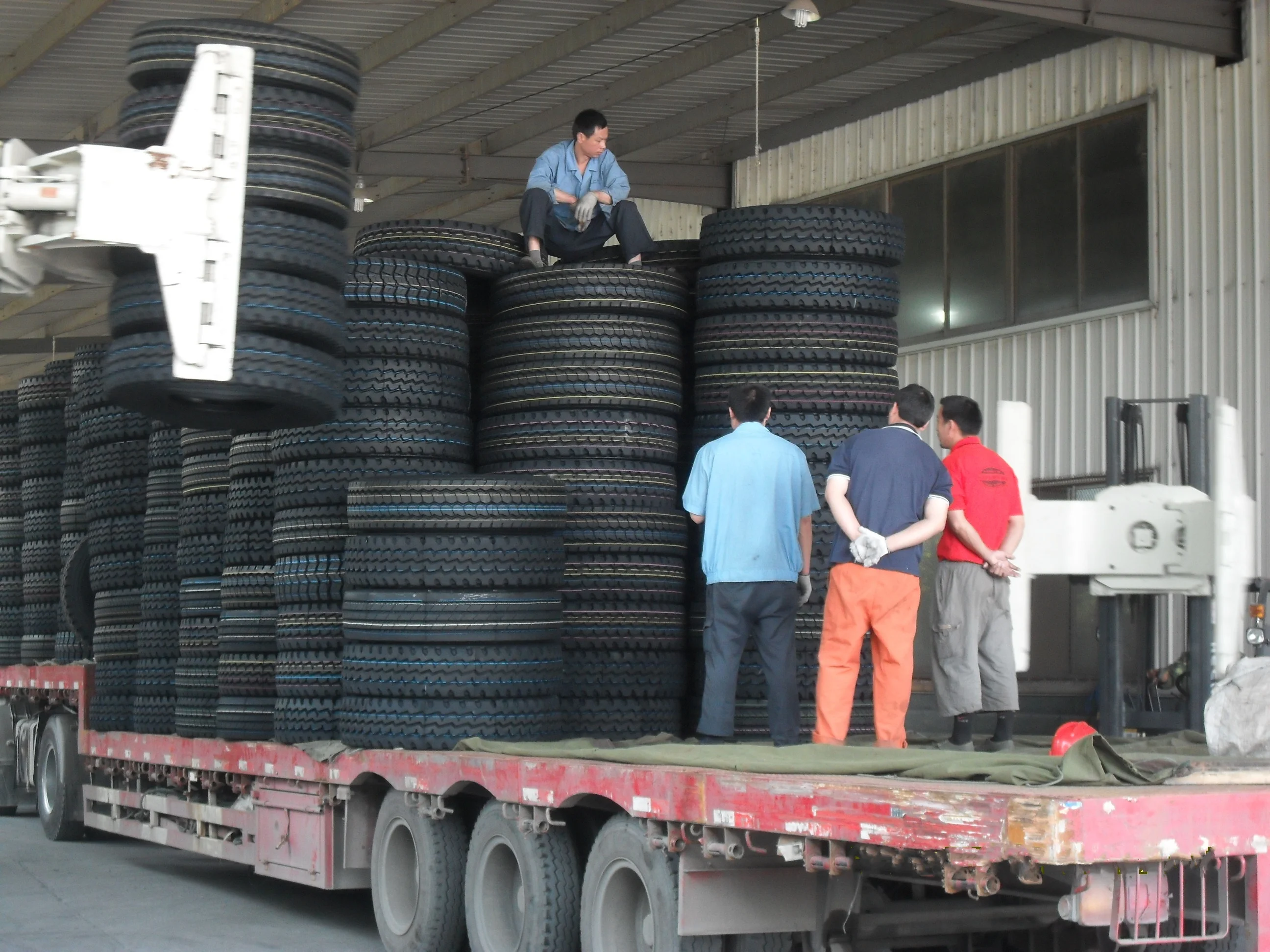 Durable tire clamps forklift attachment used in handling tire