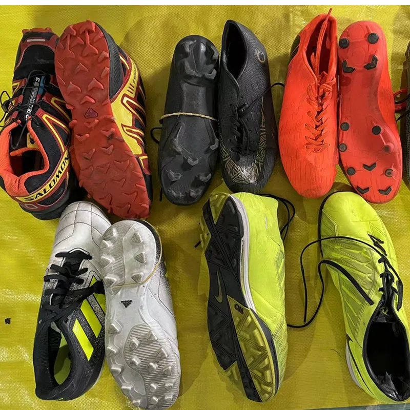 Used Sport Football Shoes Second Hand Soccer Stock Shoes International Brand for Men