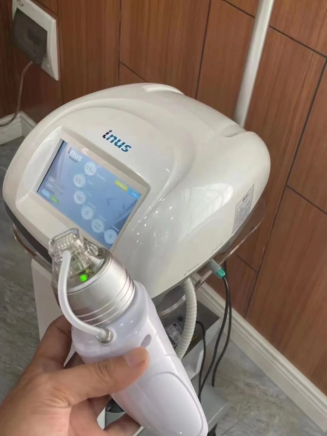 Professional INUS Fractional Rf Microneedle Machine Radio Frequency Microneedle RF Beauty Instrument