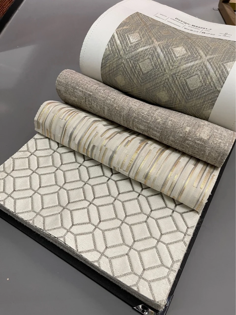 Luxury Beige Color Embroidery Golden Yarn Dyed Jacquard Curtain Fabric For The Living Room