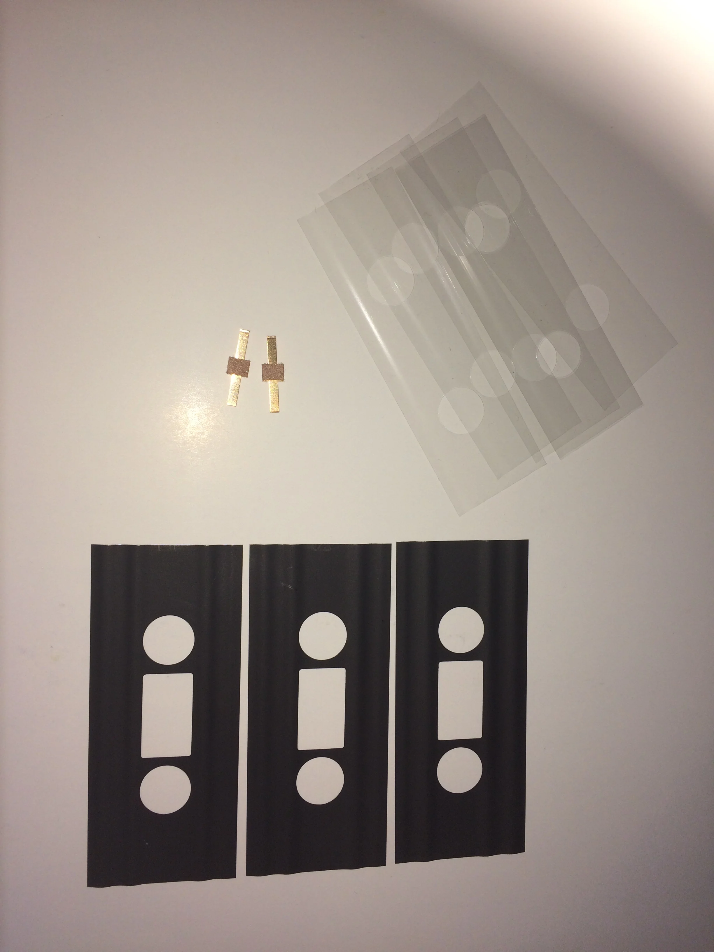 Вкладыши для компонентов аудиокассеты, накладки и лента