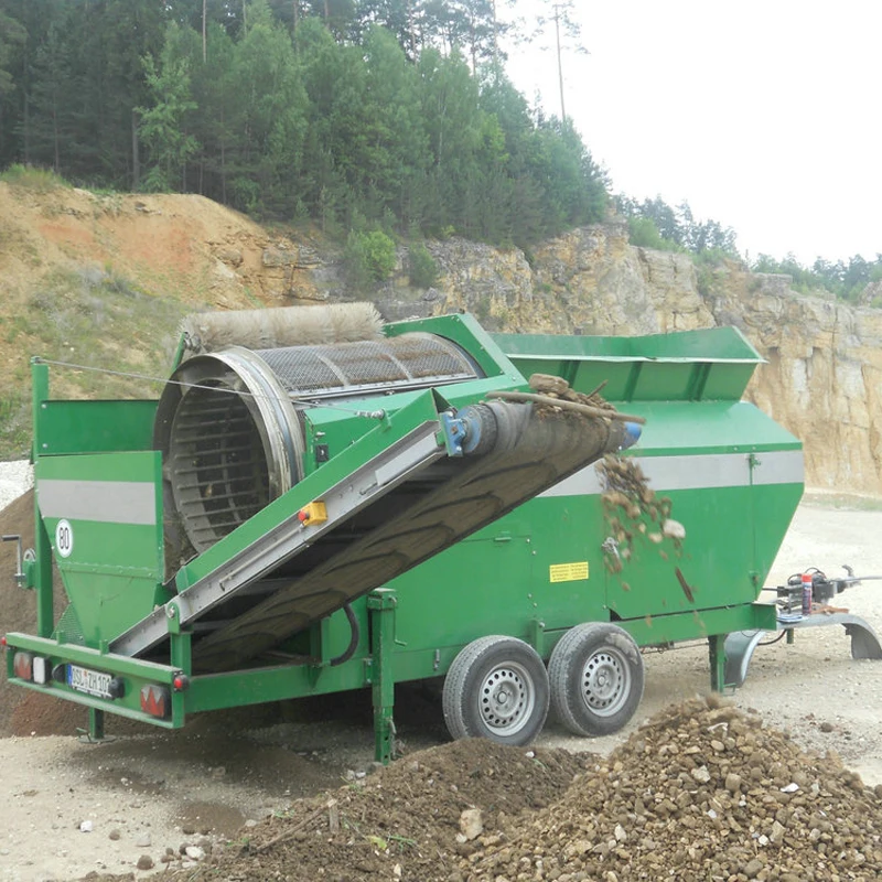 Mobile compost screener machine with brushes