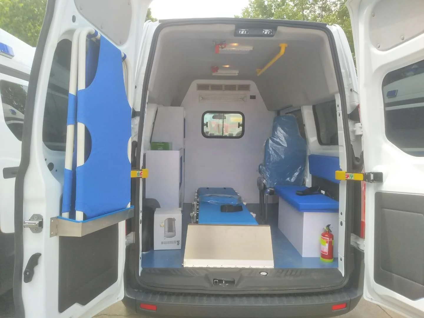 New JMC Ford Transit  Middle-roof Ward type Ambulance price