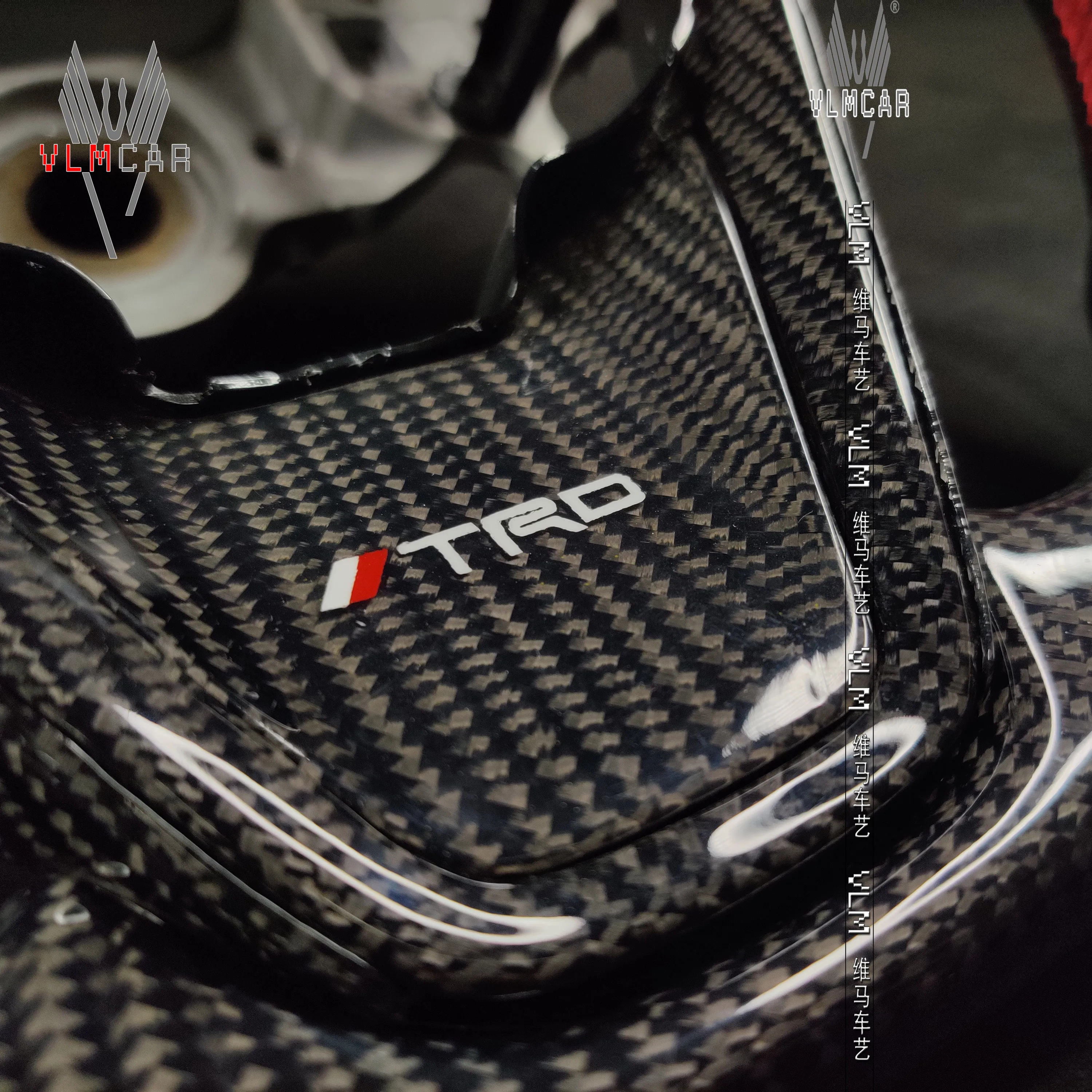 Custom perforated leather carbon fiber steering wheel for Toyota 2017-2919 Camry/all Toyota models can be customized