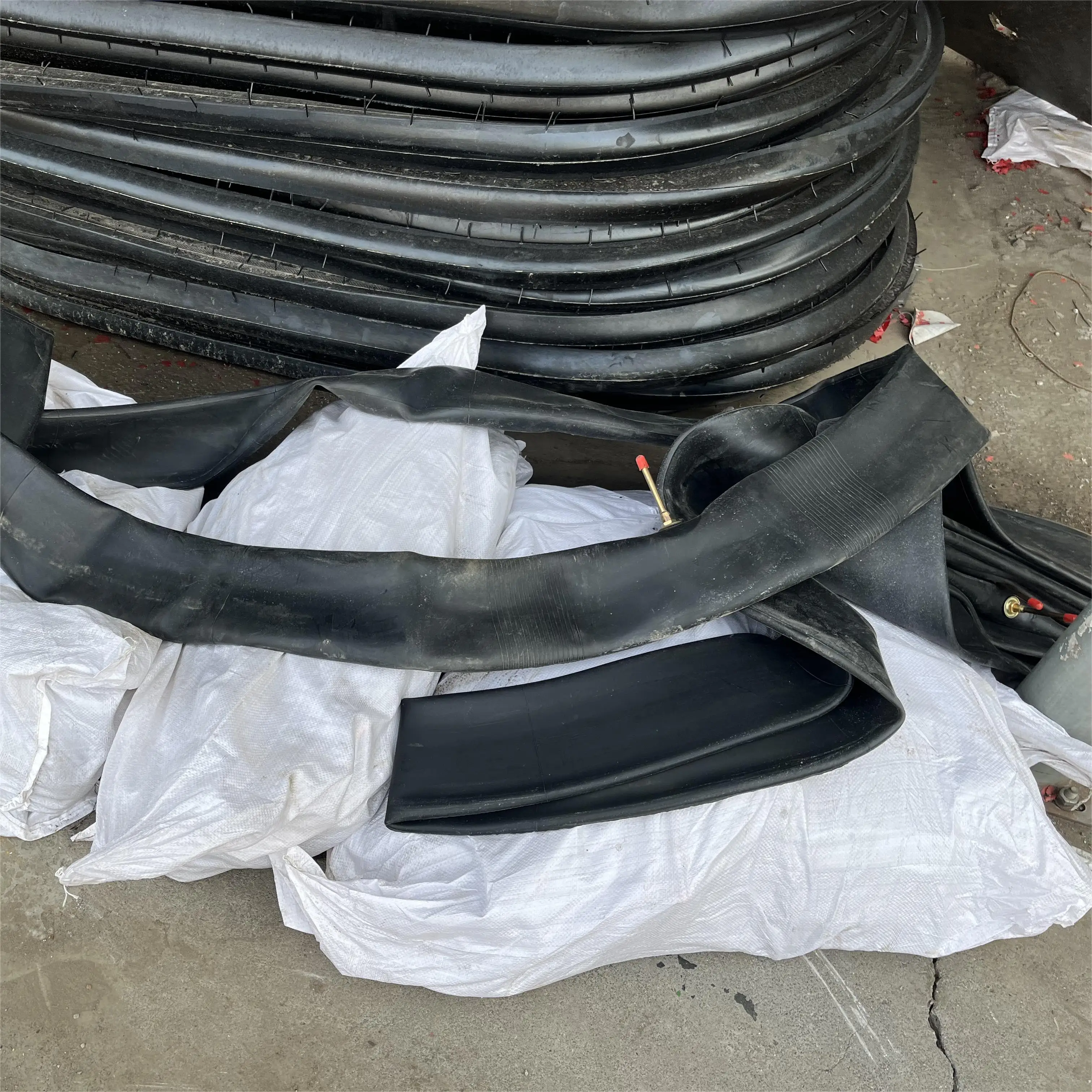 lancha chocones  Bumper Cars outside tires and inner tubes spare parts  Wholesale Bumper Car Tires 1925*1080*134
