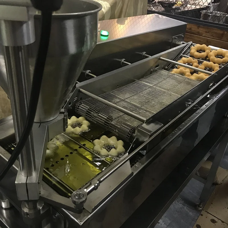 2019 hot sale full automatic cake pon de ring doughnut mini ball shape donut fryer machine optional