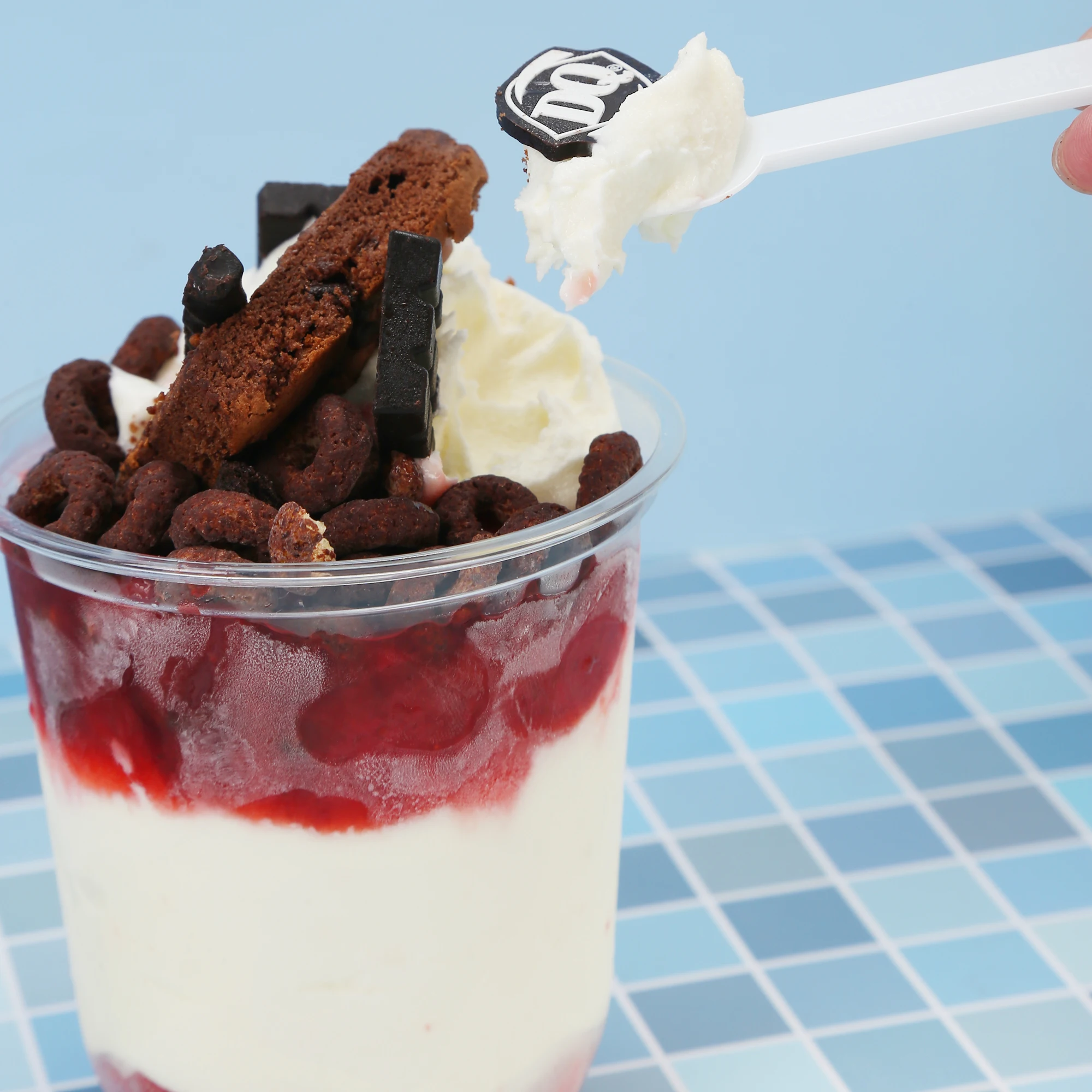 Quanhua Custom Logo Disposable Ice Cream Curved Spoon Alcas Disposable Ice Cream Scoop Spoon