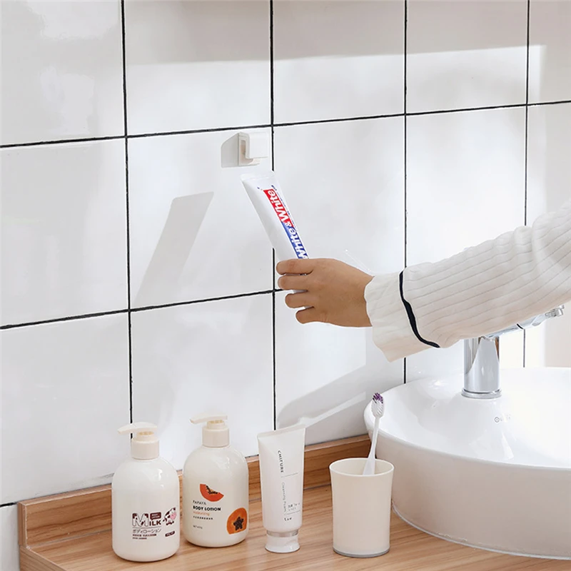 Клипса для чистки лица настенное крепление самоклеющийся органайзер для домашнего хранения аксессуары для ванной комнаты зубная паста подвесной держатель зажим H1127