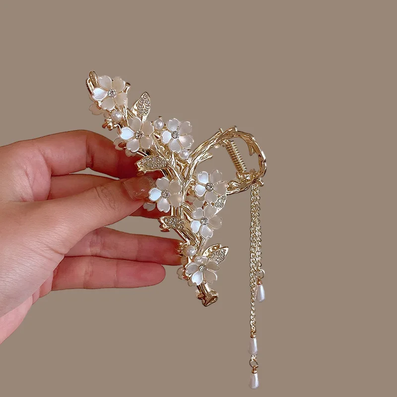 Hot sale super fairy pearl tassel rhinodrill flower clip back of head hair catch large shark clip clip
