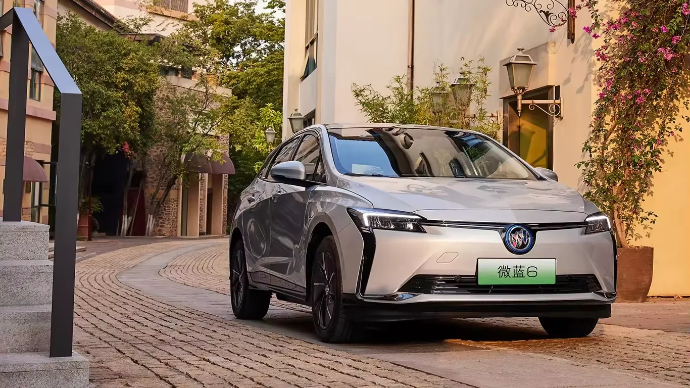 B-uicks VELITE 6 EV 2024 Model 251KM 430km New Energy Cars Electric Car With Fast Charging 4 -door and 5 -seater Micro Blue