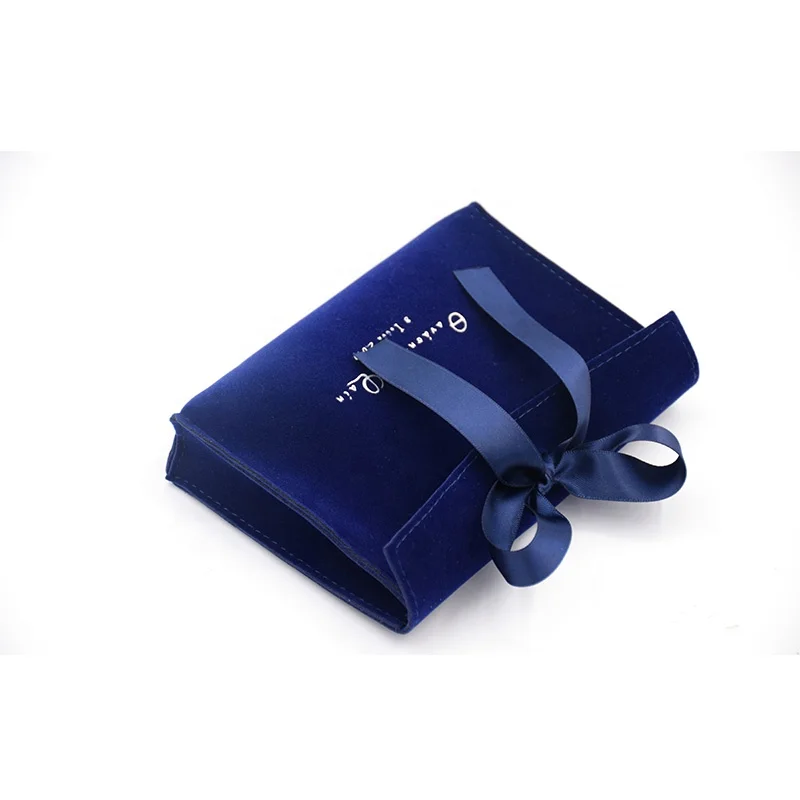Оптовая продажа, Роскошный мини-конверт с логотипом на заказ с откидной крышкой, подарочные мешочки для духов, темно-синяя Замшевая сумка для ювелирных изделий с бантом
