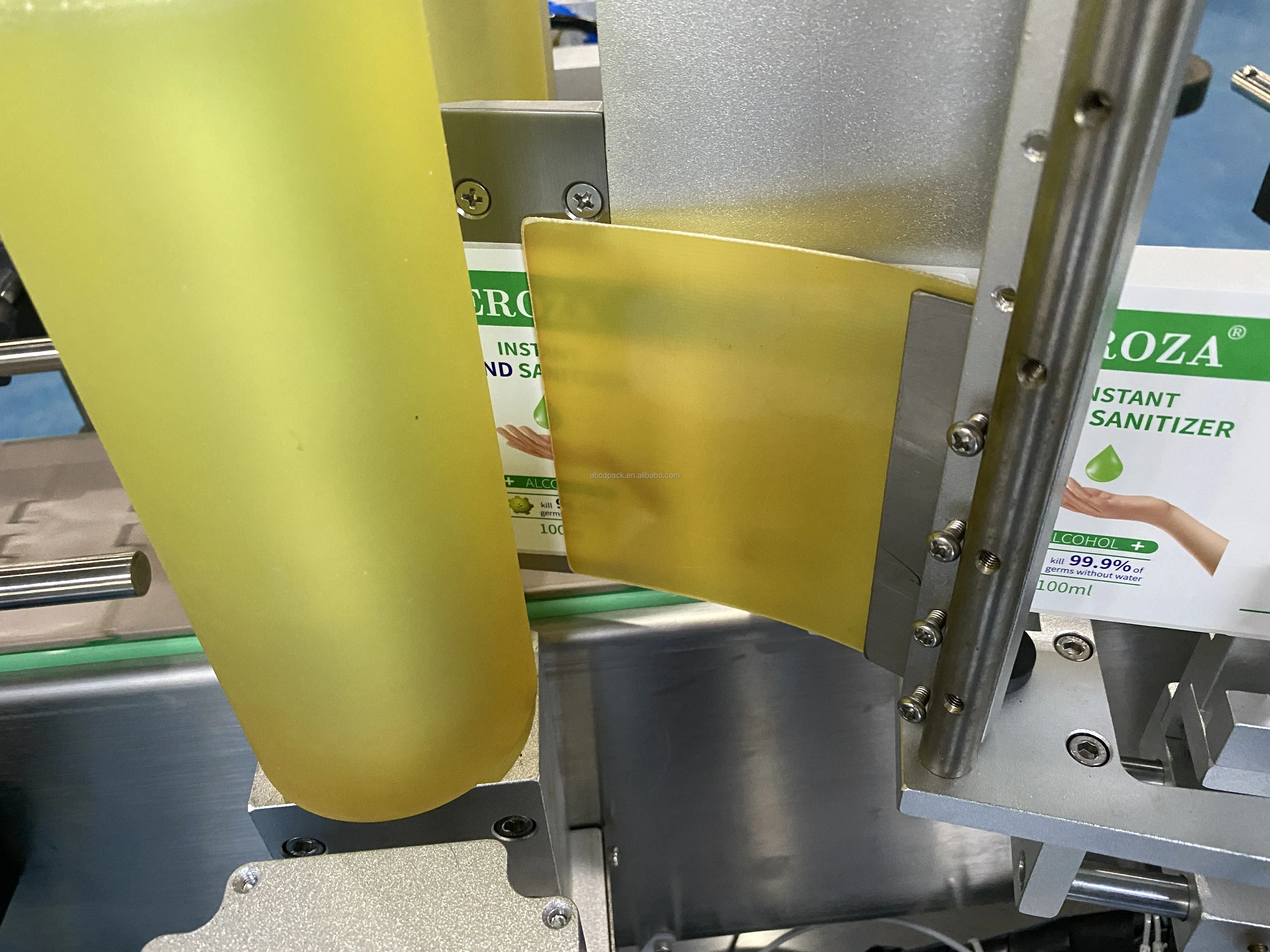 Automatic Water Wine Round Small Bottle Jars Tin Can Sticker Labeling Machine Vial Cosmetic Can Sauce Bottle Labeler