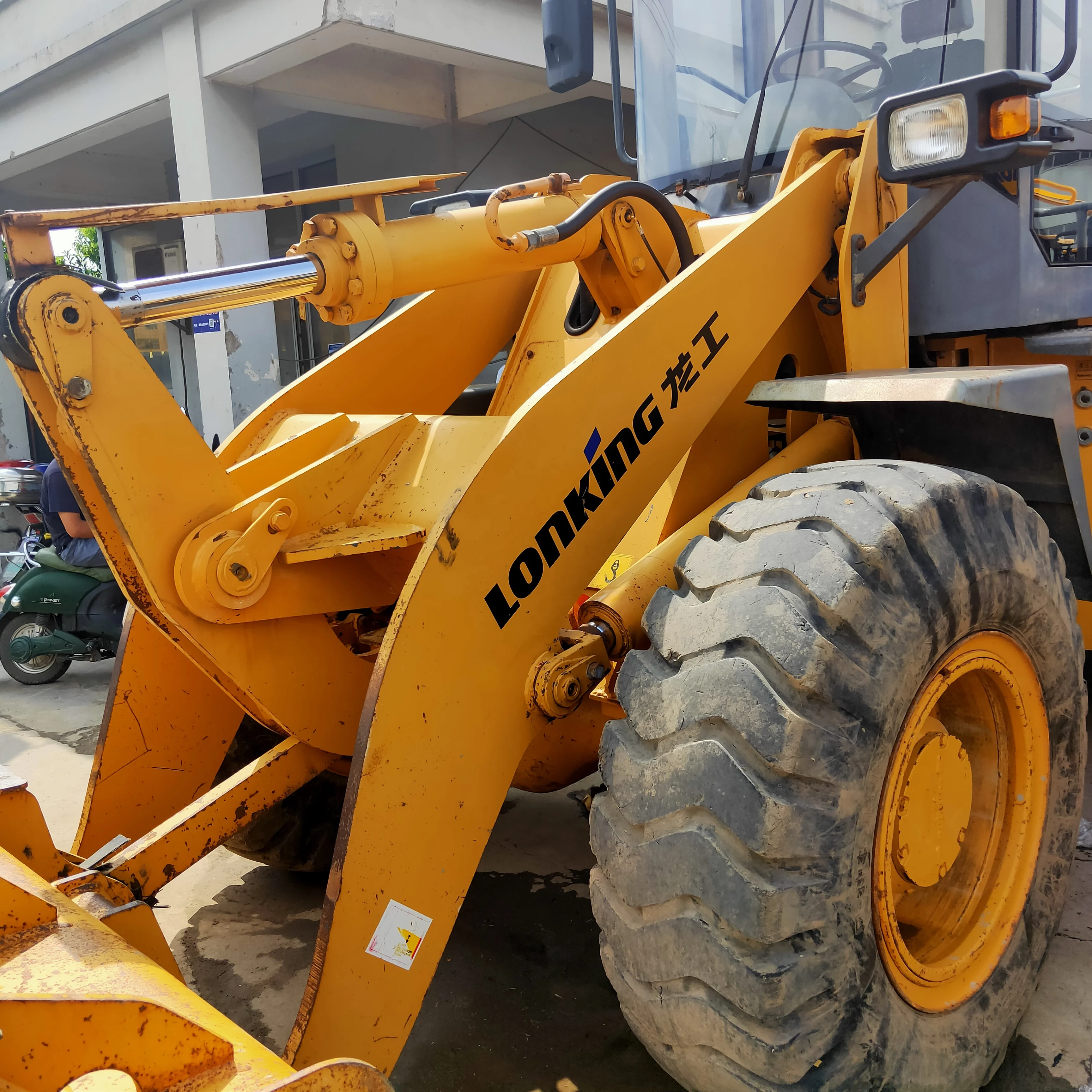 Low price Chinese original second hand LG833B hydraulic wheel loader in good condition