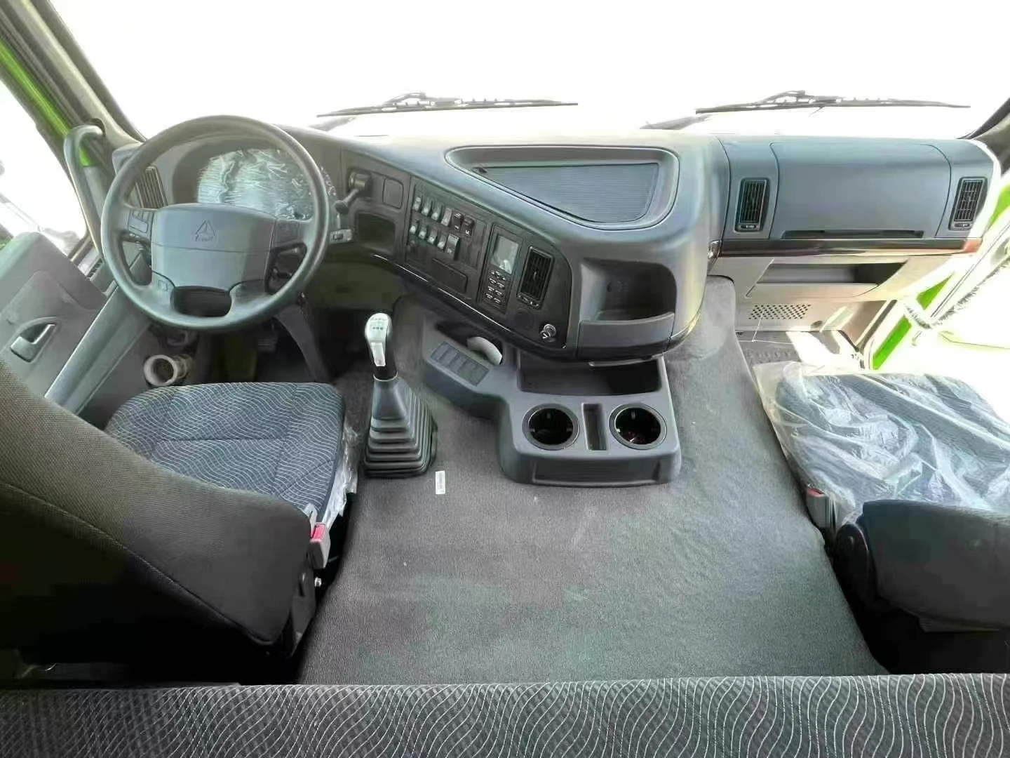Самосвал Sinotruk Howo 6x4 380 л.с. с механической коробкой передач новое состояние левым рулевым управлением для использования в тяжелых сегментах