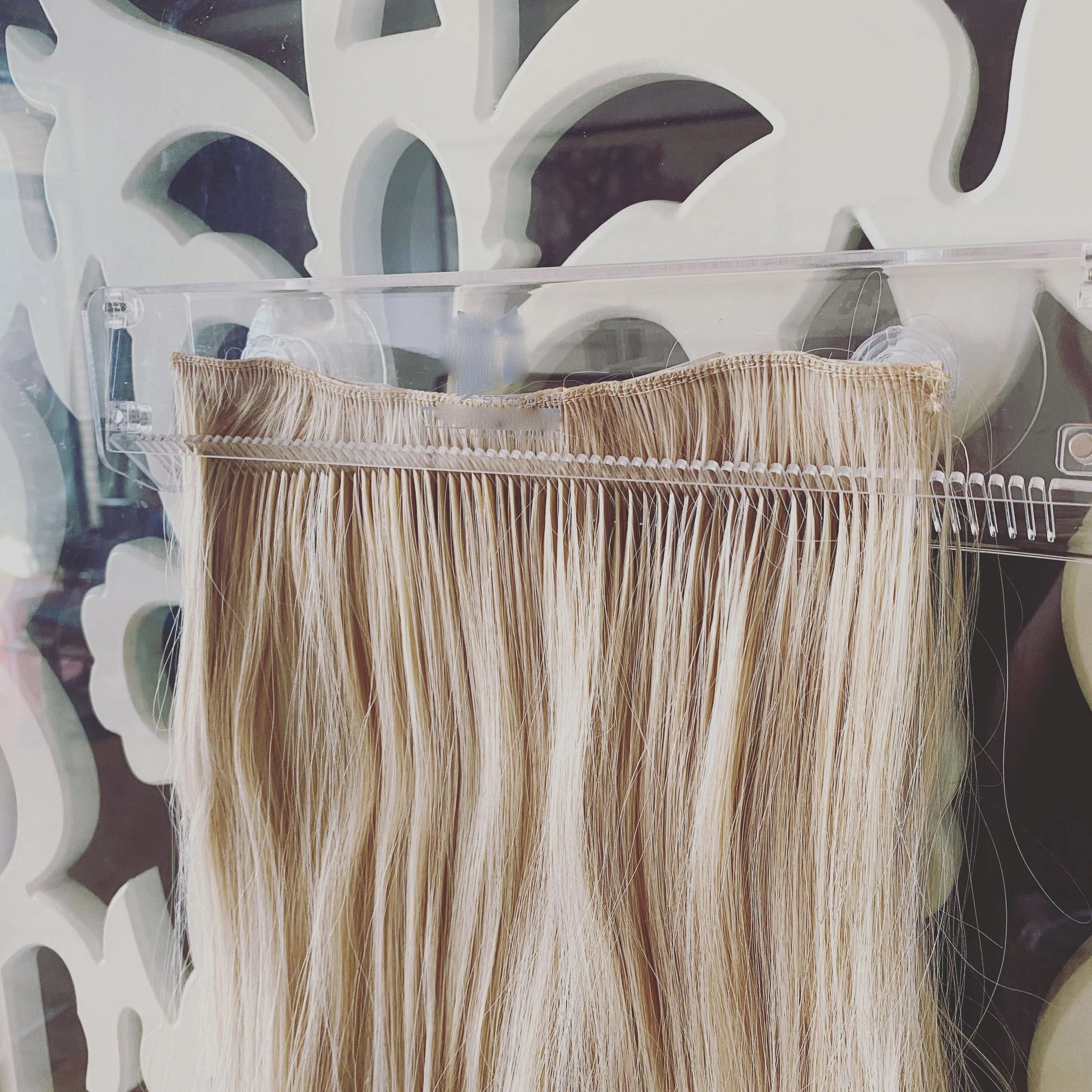 Customized personal wig display portable acrylic hair extension Holder