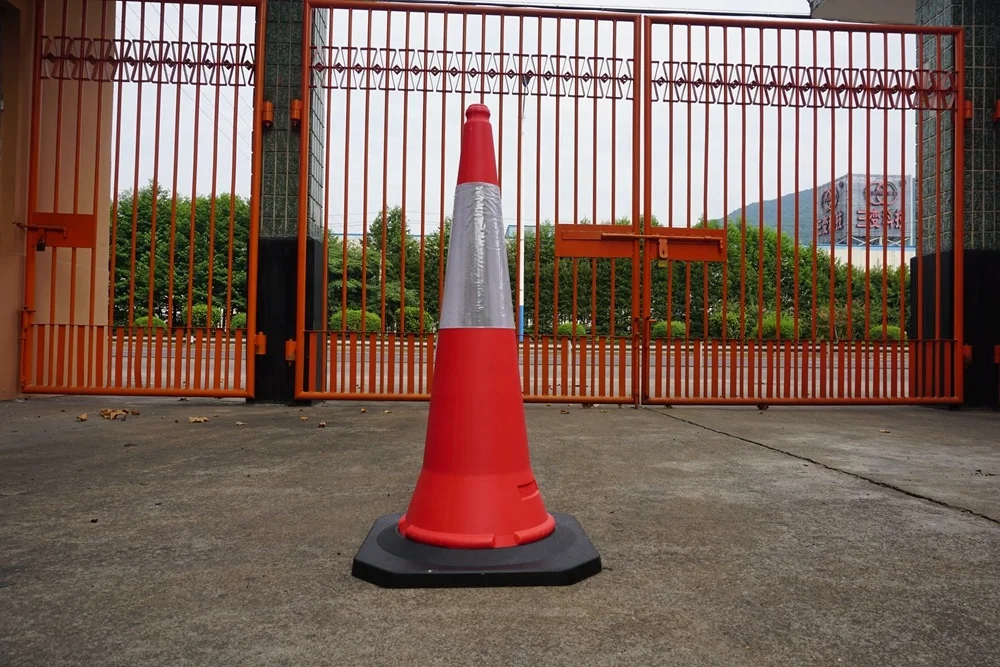 100cm High Quality Mideast Standard Road Safety PE Traffic Cone