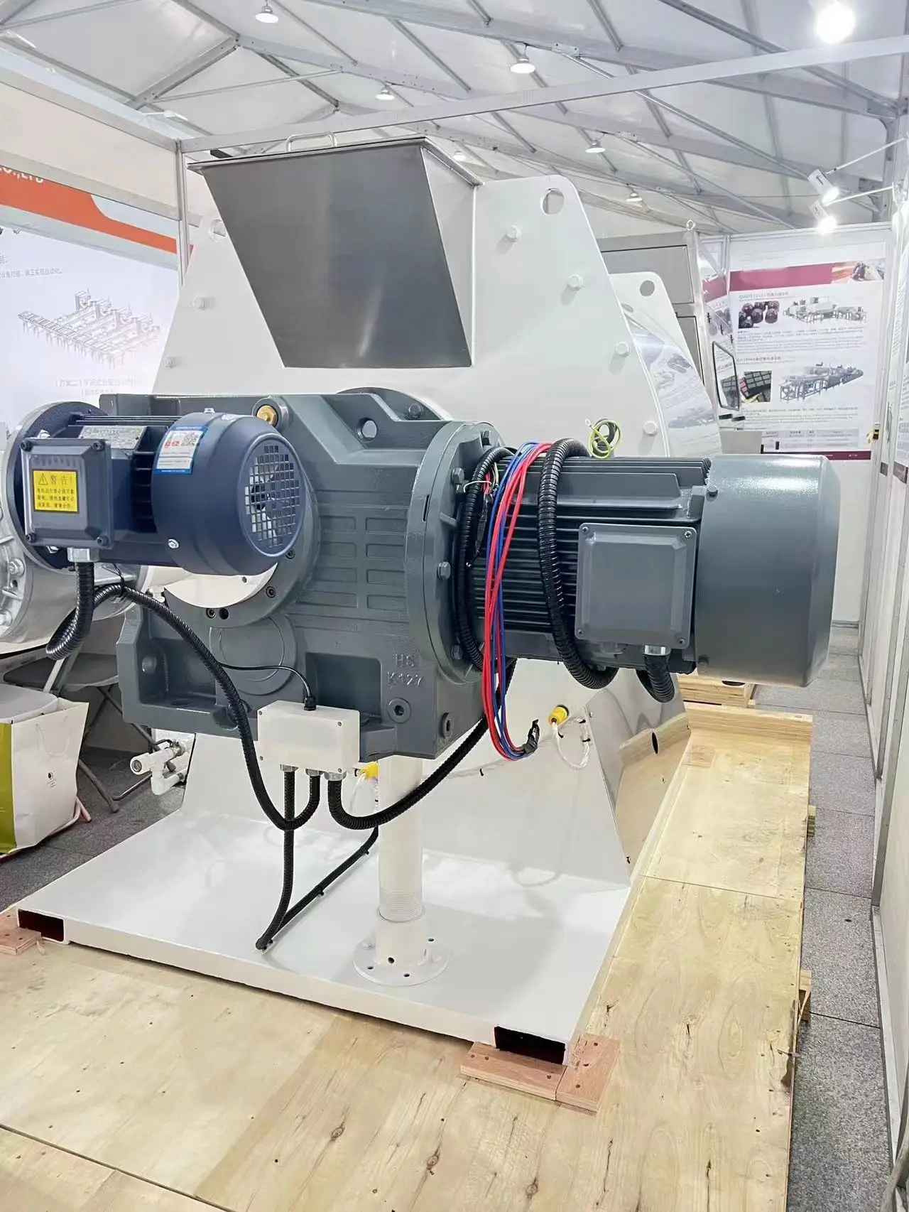 2000L Automatic Chocolate Conching Grinding Refining Machine Chocolate Wet Grinder Machine Small Cocoa Bean