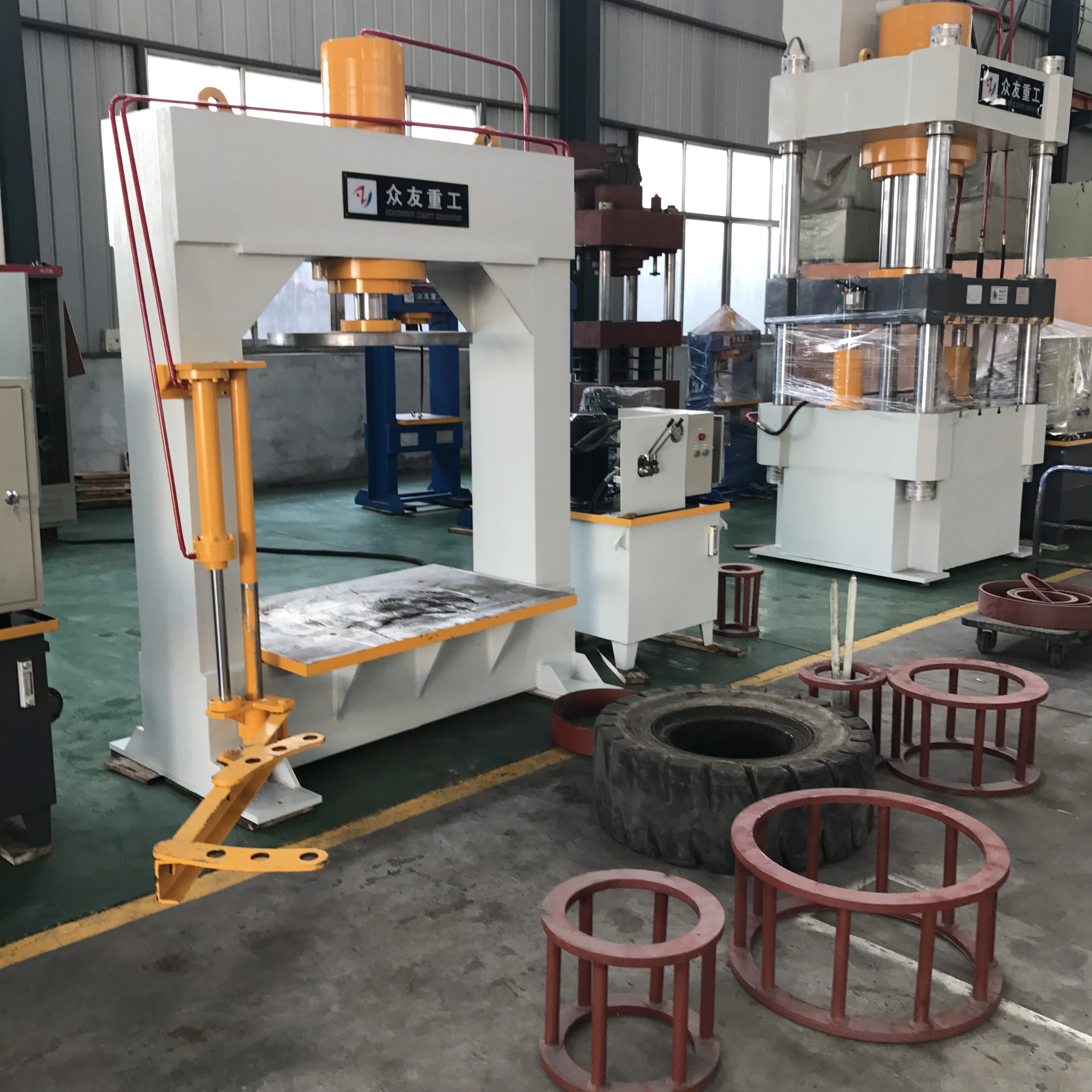 Forklift solid tire changer machine with variety size of molds