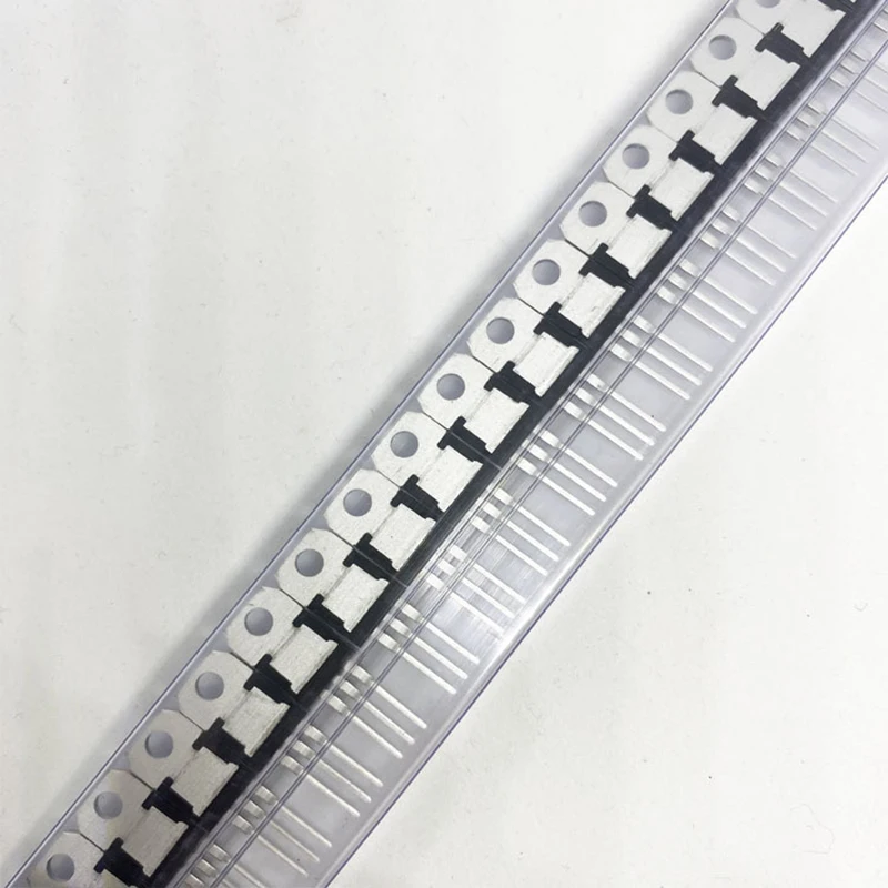 New and Original TO-220 three-terminal voltage regulator 5V/1.5A L7805CV IC 7805 ic chips