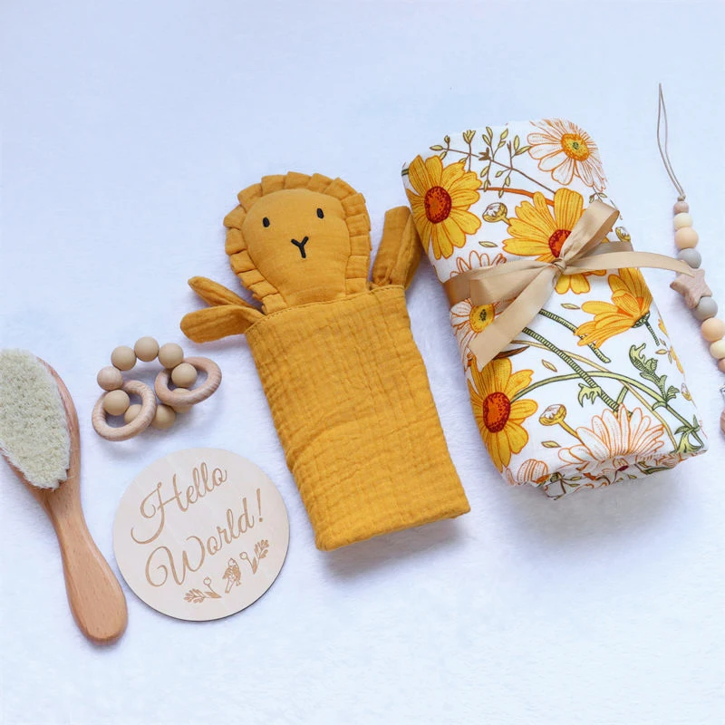 Customized Lion Cotton Yarn Comforting Towel Cute Shower Gift Set Milestone Muslin Blanket Baby Gift Box Set Newborn
