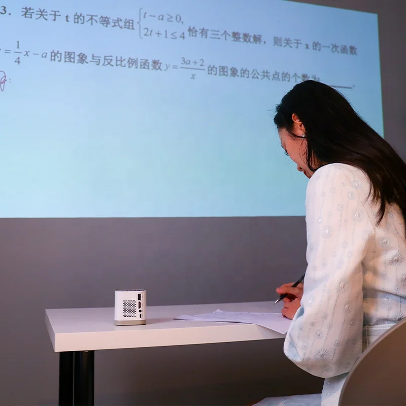 T1 Portable 1280*720P HDMI full color LCOS design high definition display projector with 2500mAh built-in battery for outdoor