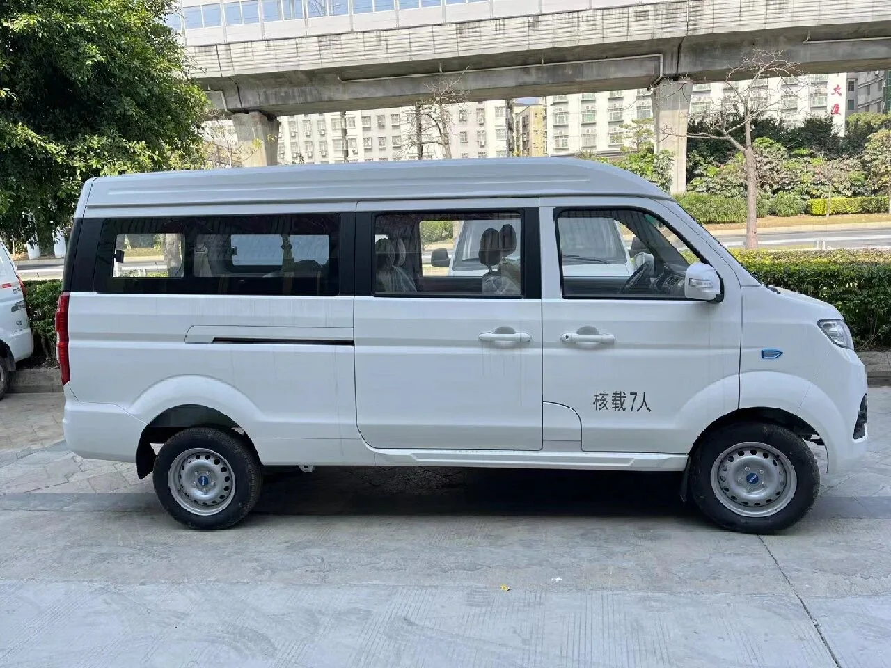 Лидер продаж SRM Asiento Van крепежный двигатель Foton Vans мини-фургон для доставки продажа