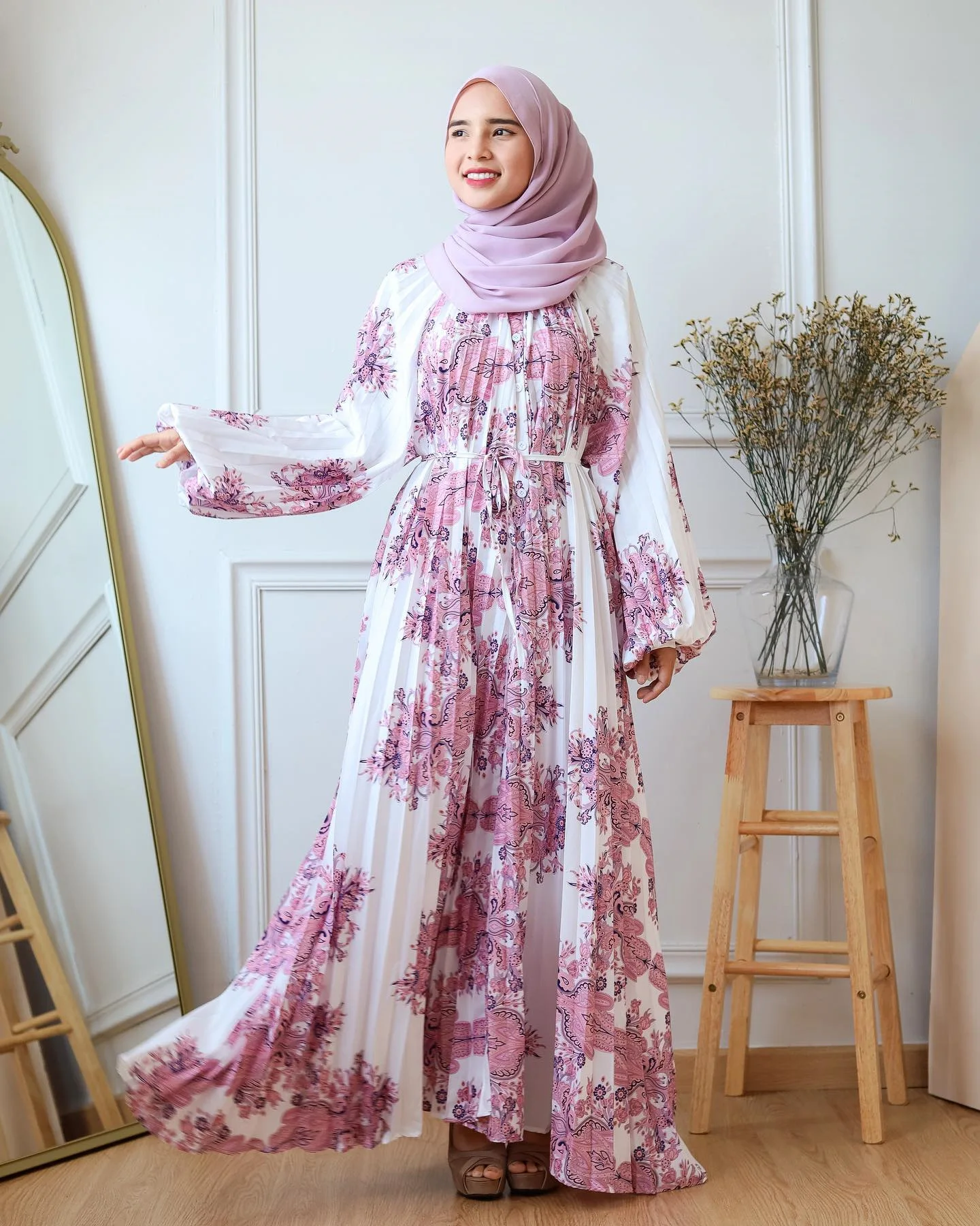 Middle East Muslim high-end printed long skirt with lantern sleeves and pleated loose robe dress