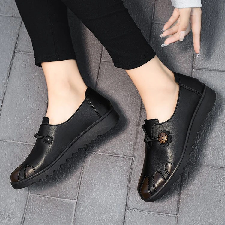 2025 Mom shoes independent station outdoor travel plus size PU Elegant women leather shoes