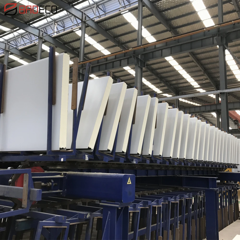 Сэндвич-панели для холодных помещений на солнечных батареях