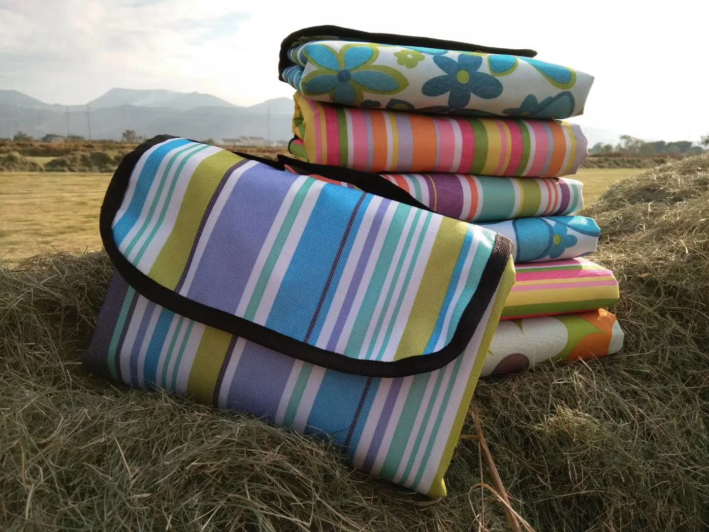 Manufacturer Custom Portable Adjustable Outdoor Travel Picnic Events Sand Free Picnic Blanket Padded Camping Picnic Beach Mat