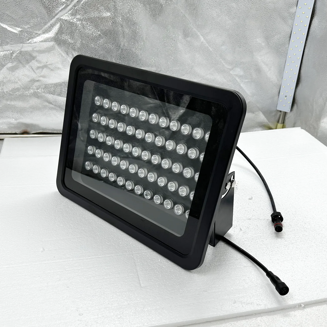 300W Hotel Garden Building Facade IP65 Waterproof DMX 512 RGBW LED Flood Light Outdoor